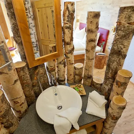 Landgut Lindenhof Aparthotel 4*