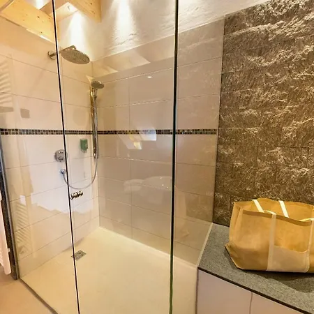 Landgut Lindenhof Aparthotel 4*