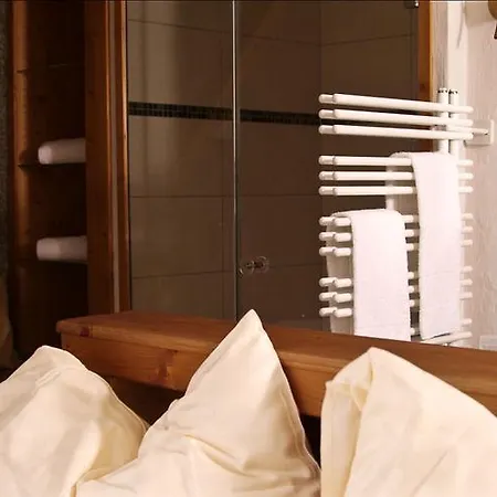 Landgut Lindenhof Aparthotel 4*