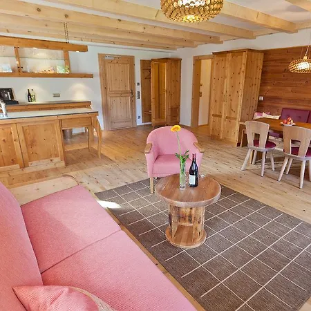 Landgut Lindenhof Aparthotel 4*